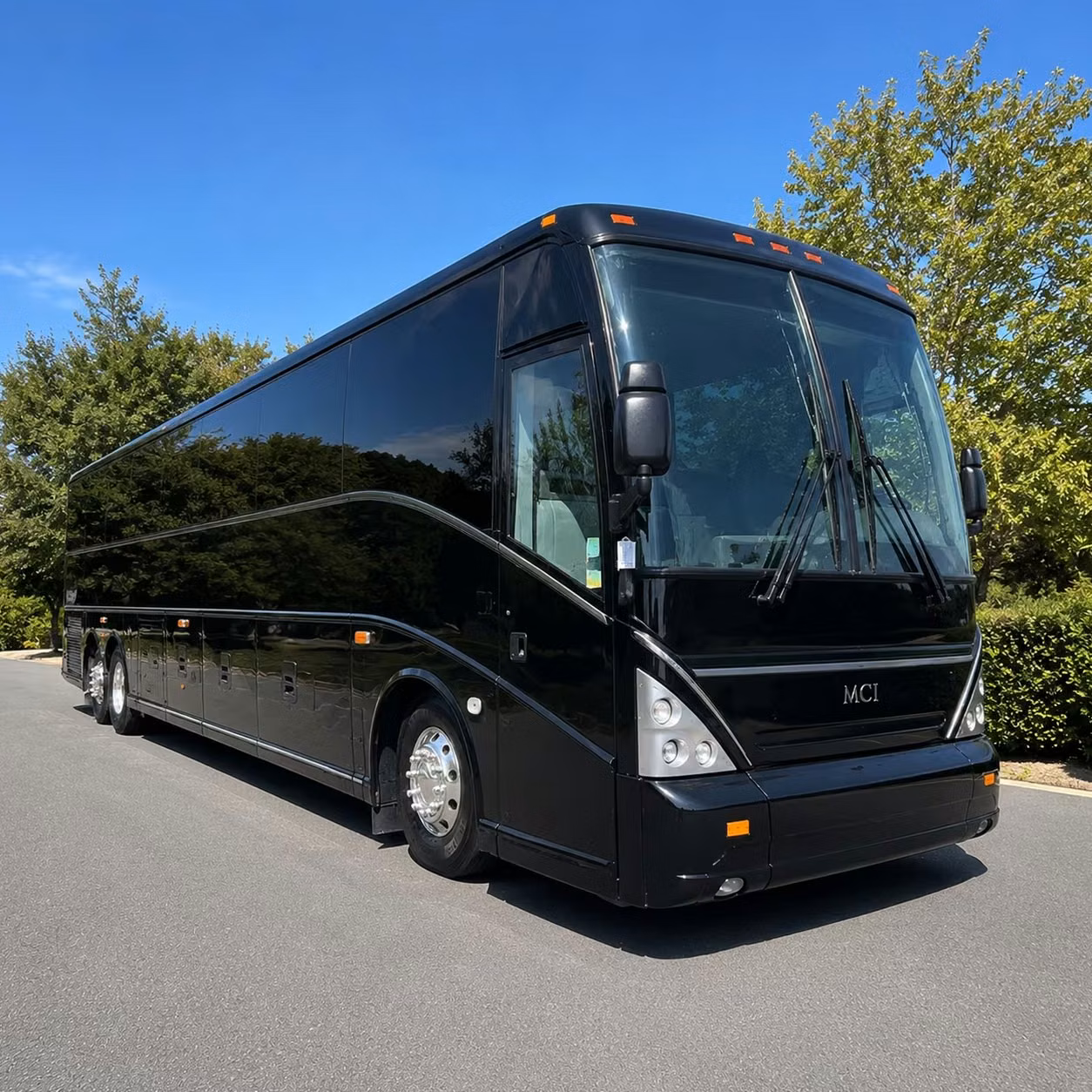 charterbusrentallongbeach com can handle minibus rentals for smaller concert groups in long beach